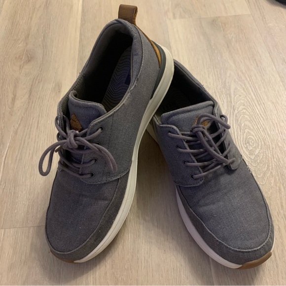 Reef Rover Low Gray Canvas Shoes - Picture 9 of 10